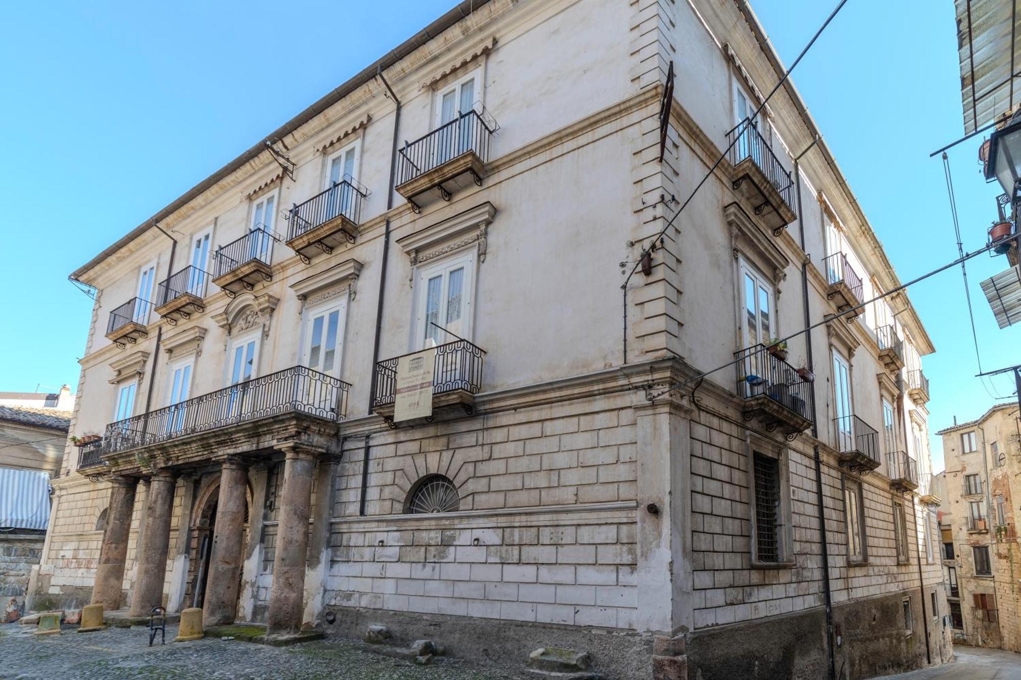 Dimora Storica Giostra Vecchia - Palazzo Grisolia 1809 Cosenza Bagian luar foto
